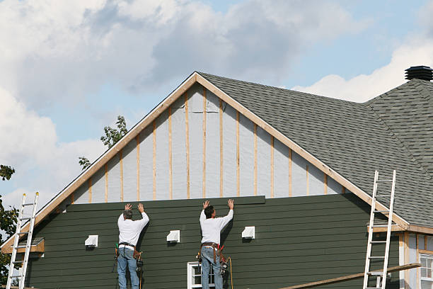 Professional Vinyl Siding technician working in Lawrence Township, NJ